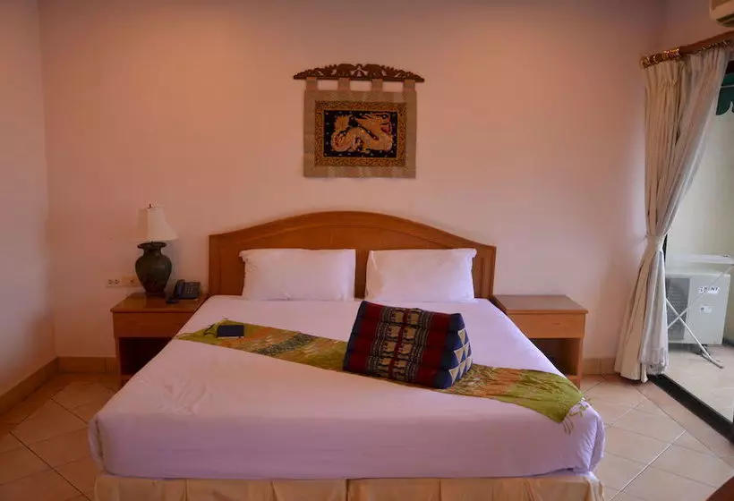هتل Seven Oaks Inn