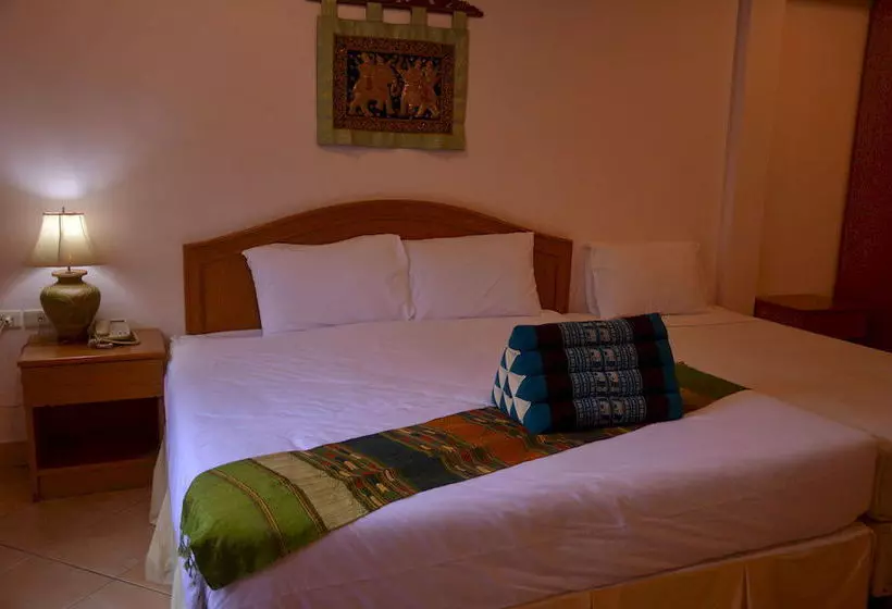 هتل Seven Oaks Inn