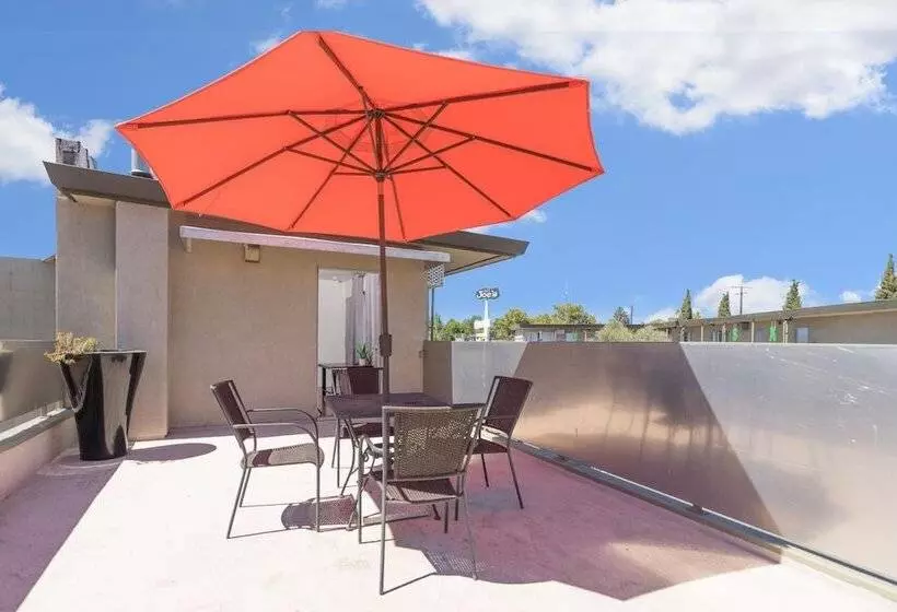 The Greens Hotel On Del Paso