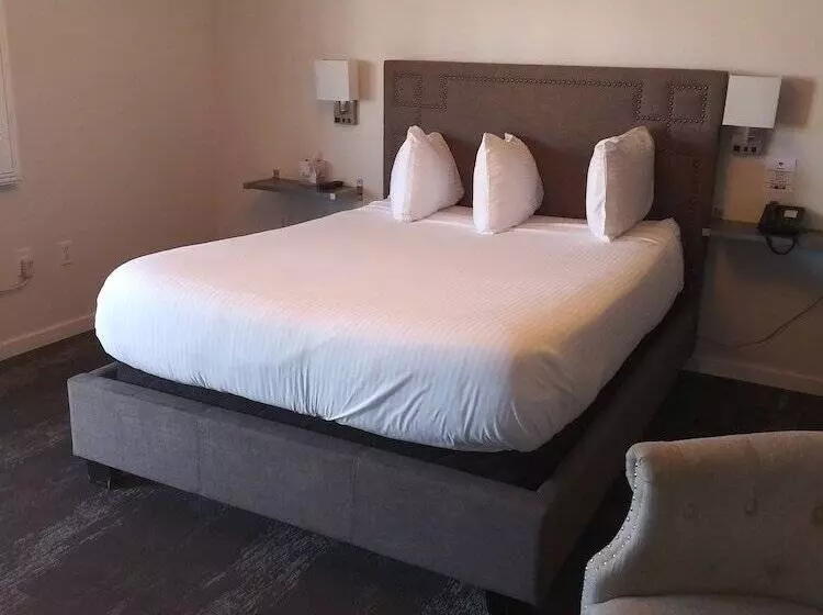 The Greens Hotel On Del Paso