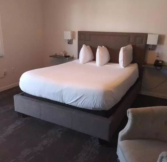 The Greens Hotel On Del Paso