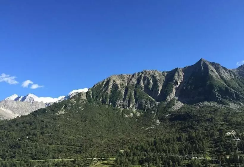 Отель Edelweiss