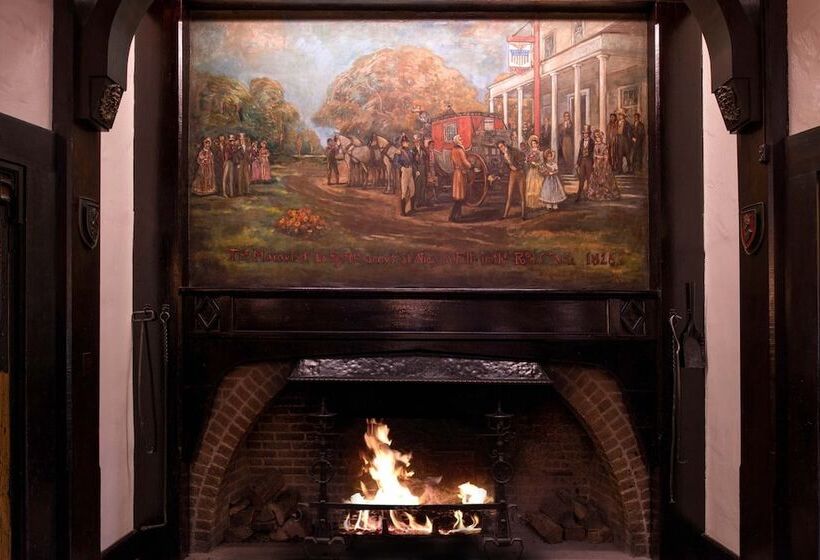 فندق ريفى Red Coach Inn