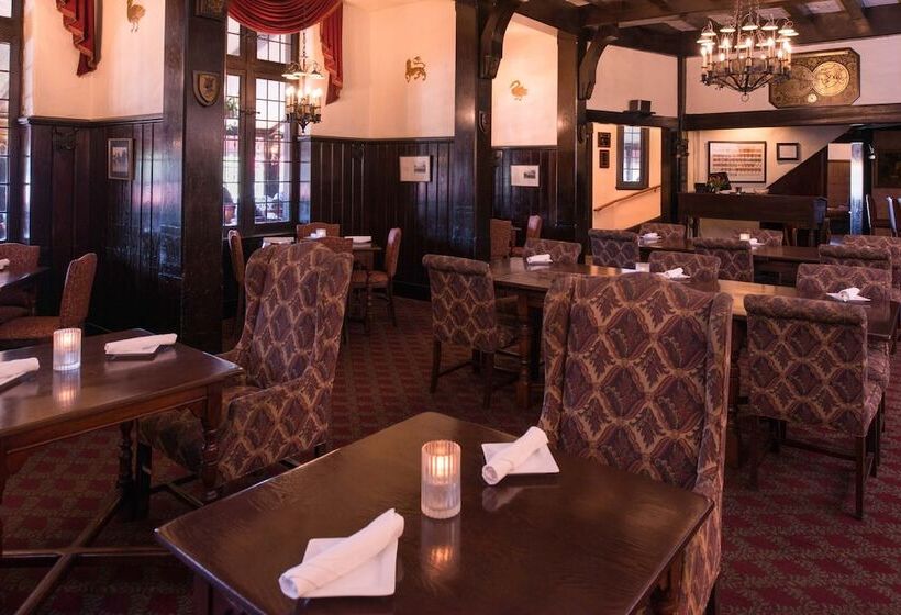 فندق ريفى Red Coach Inn