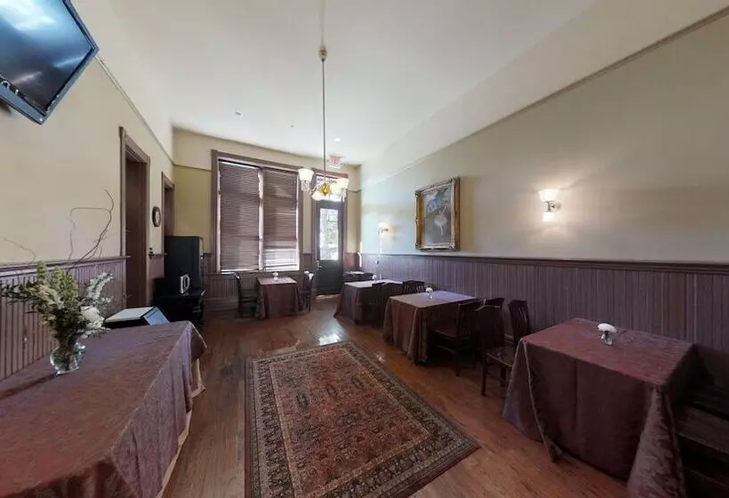 Отель The Fitzpatrick