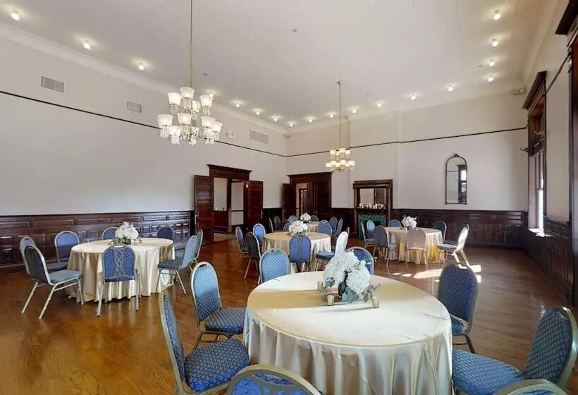 Отель The Fitzpatrick