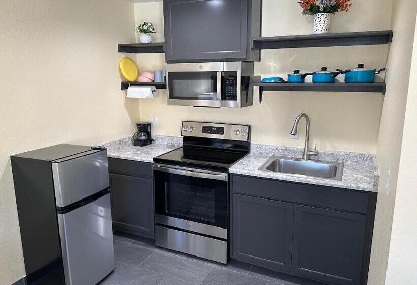 فندق على الطريق Relax Inn Of Medford