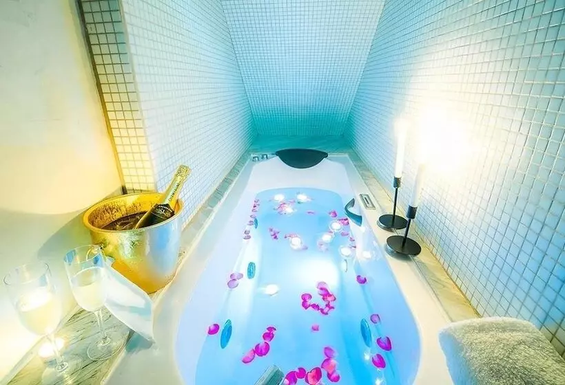 ベッドアンドブレックファースト Castello Di Montalbano