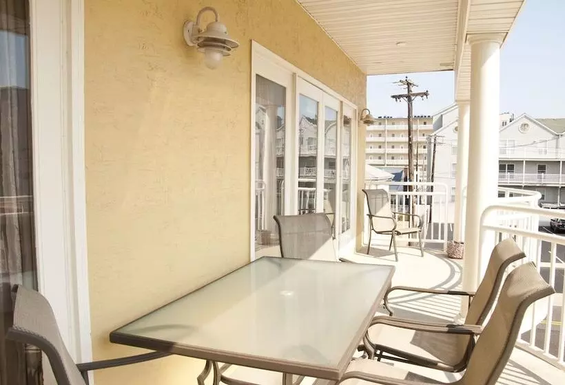 Coliseum Ocean Resort