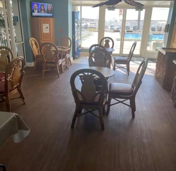 Getaways At Destin Holiday Beach Resort