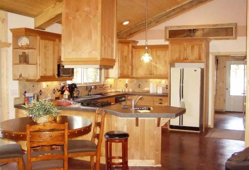 Hotel Diamondstone Guest Lodges