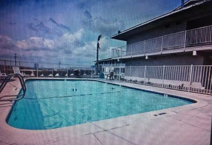 호텔 Hilltop Inn & Suites