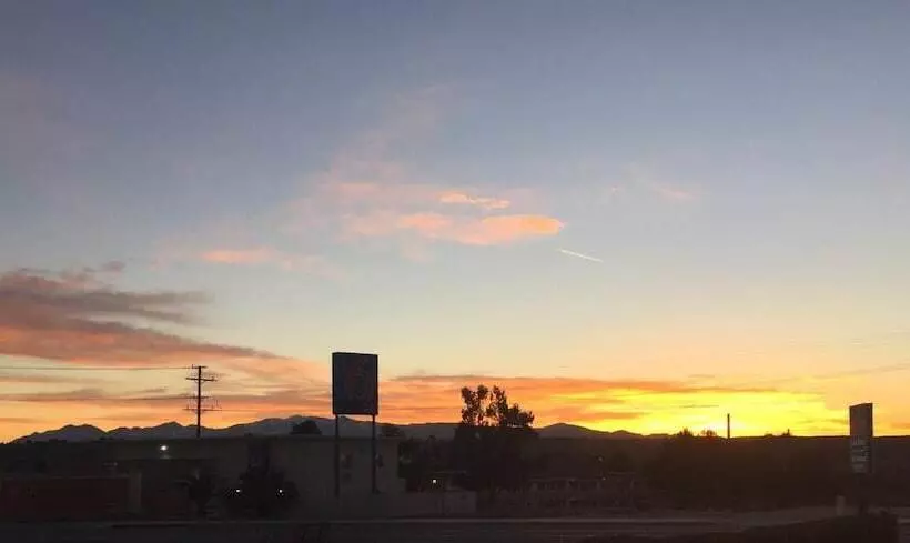 호텔 Hilltop Inn & Suites