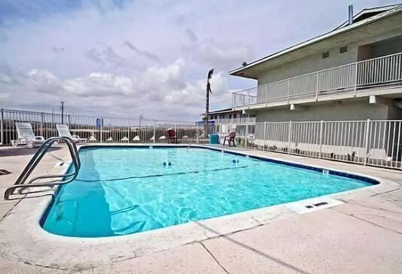 호텔 Hilltop Inn & Suites