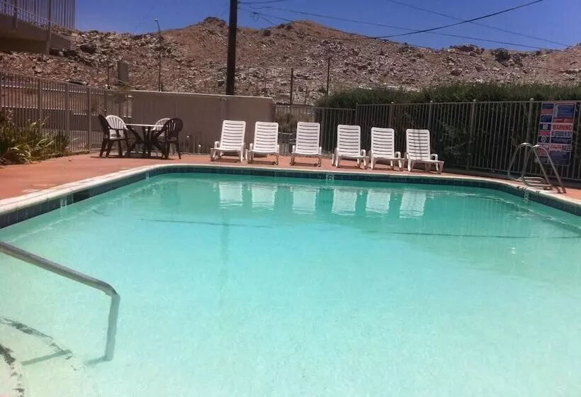 호텔 Hilltop Inn & Suites