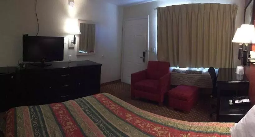 호텔 Hilltop Inn & Suites