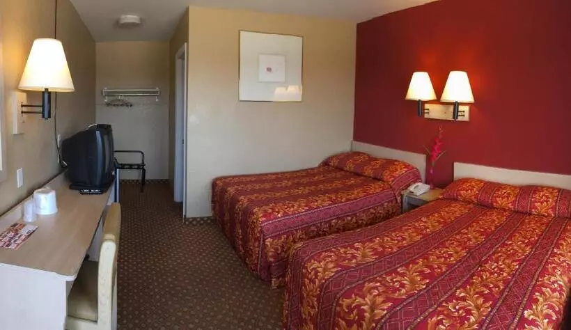 호텔 Hilltop Inn & Suites