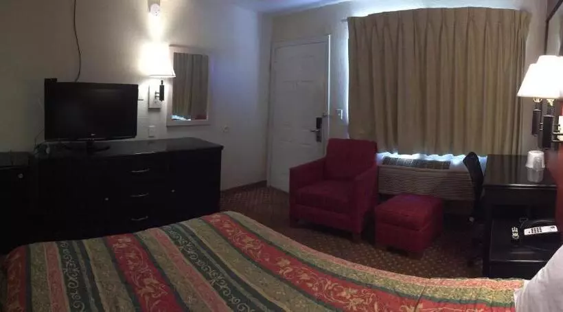 호텔 Hilltop Inn & Suites