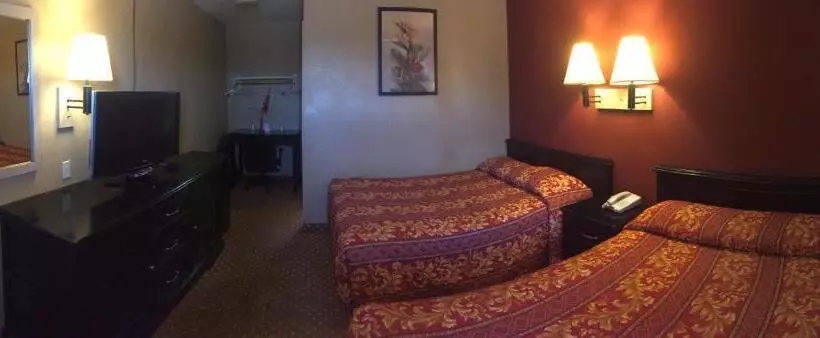 호텔 Hilltop Inn & Suites