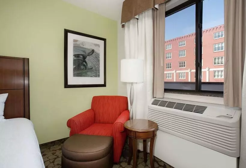 هتل Hilton Garden Inn Lincoln Downtown/haymarket