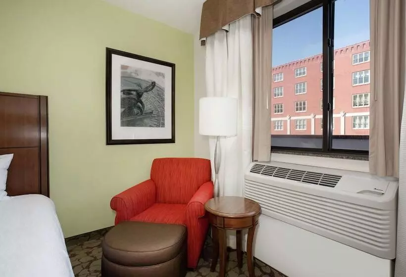 هتل Hilton Garden Inn Lincoln Downtown/haymarket