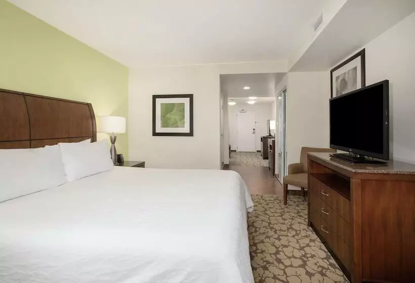هتل Hilton Garden Inn Lincoln Downtown/haymarket