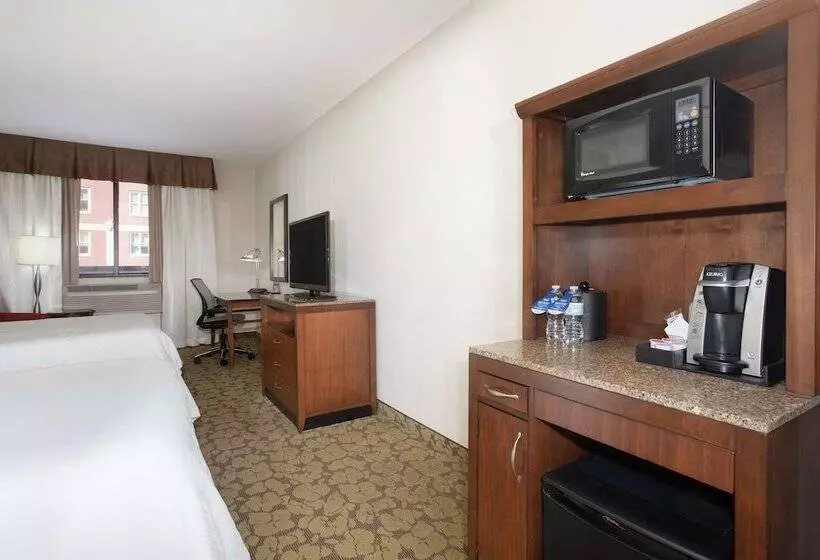 هتل Hilton Garden Inn Lincoln Downtown/haymarket