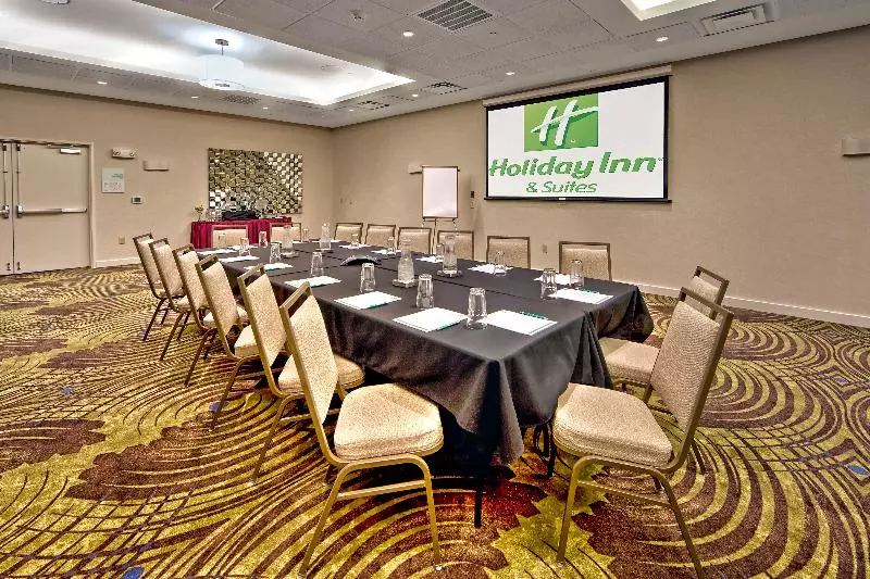 Отель Holiday Inn & Suites Tupelo North, An Ihg