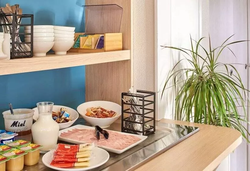 Отель Kyriad Direct Mont De Marsan   St Avit