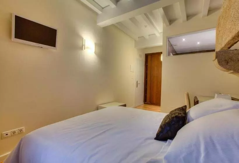 Отель Montenegro Compostela