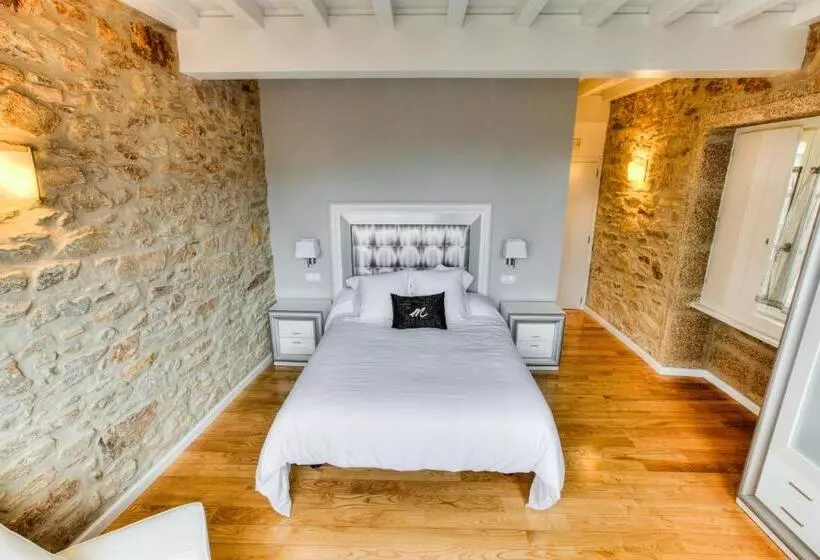 Отель Montenegro Compostela