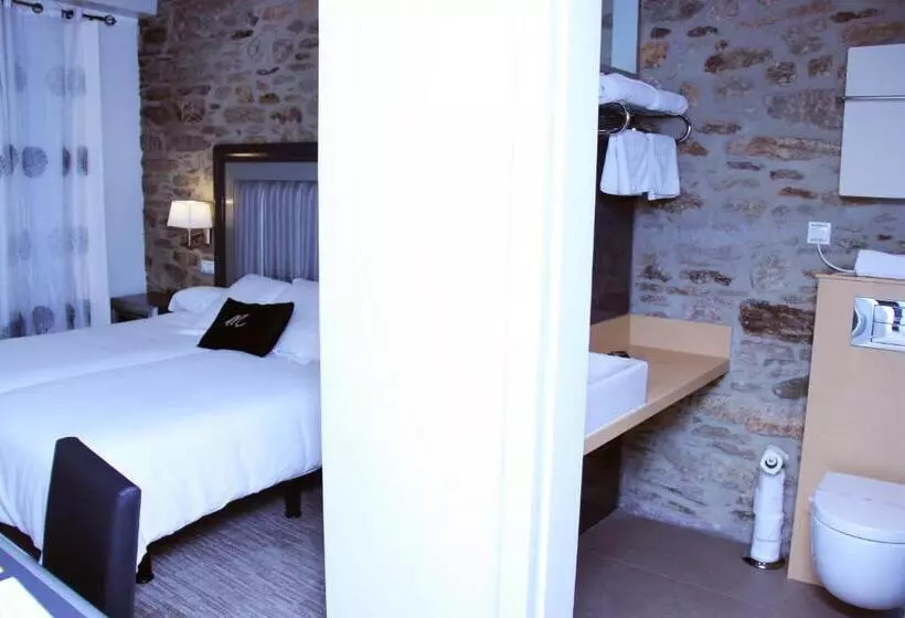 Отель Montenegro Compostela