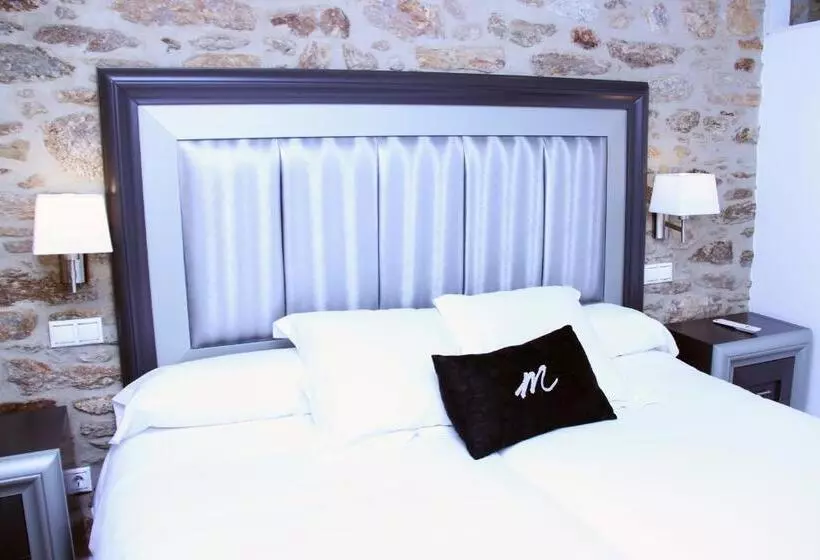 Отель Montenegro Compostela