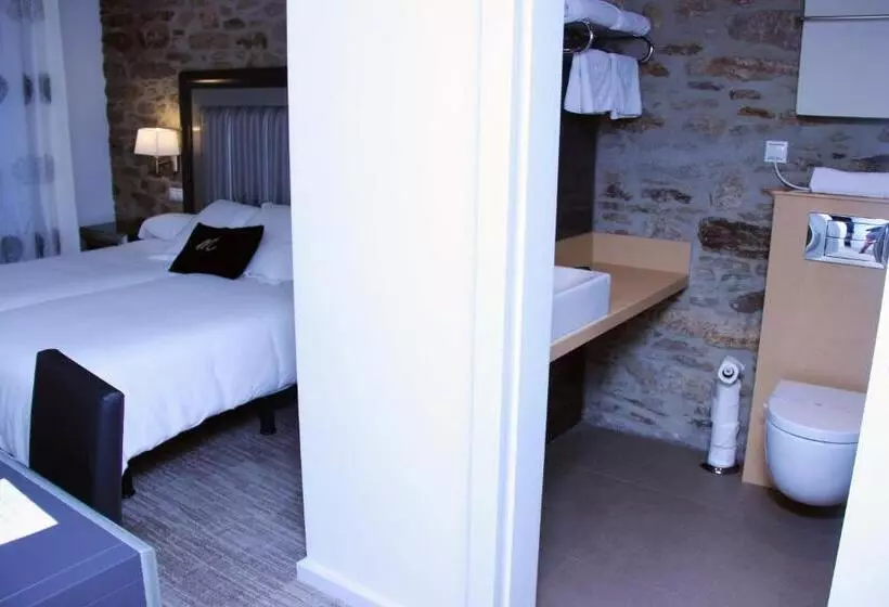 Отель Montenegro Compostela