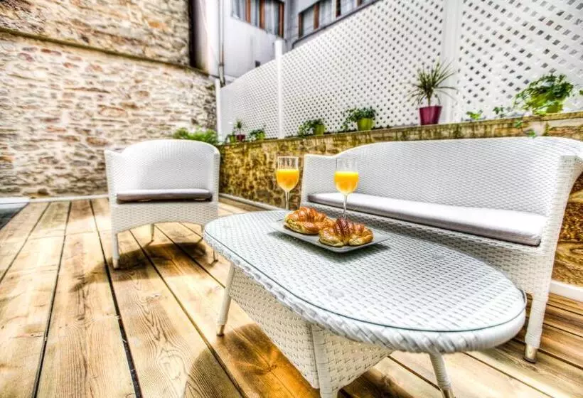 Отель Montenegro Compostela