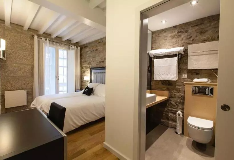 Отель Montenegro Compostela