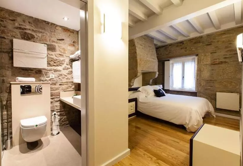 Отель Montenegro Compostela