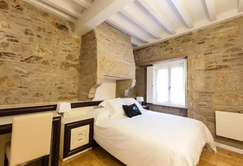 Отель Montenegro Compostela