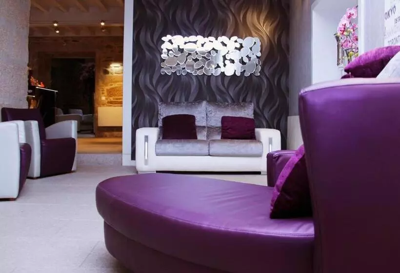 Отель Montenegro Compostela