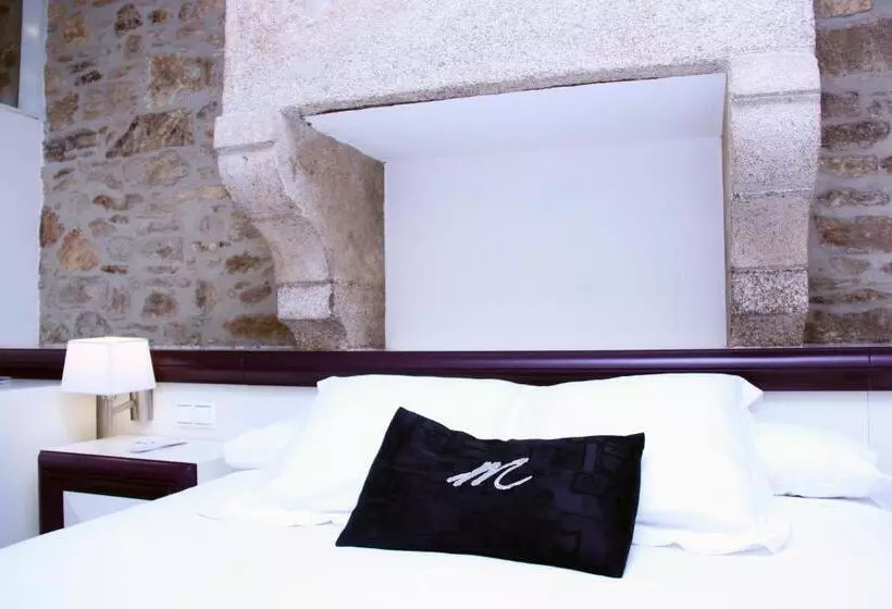 Отель Montenegro Compostela