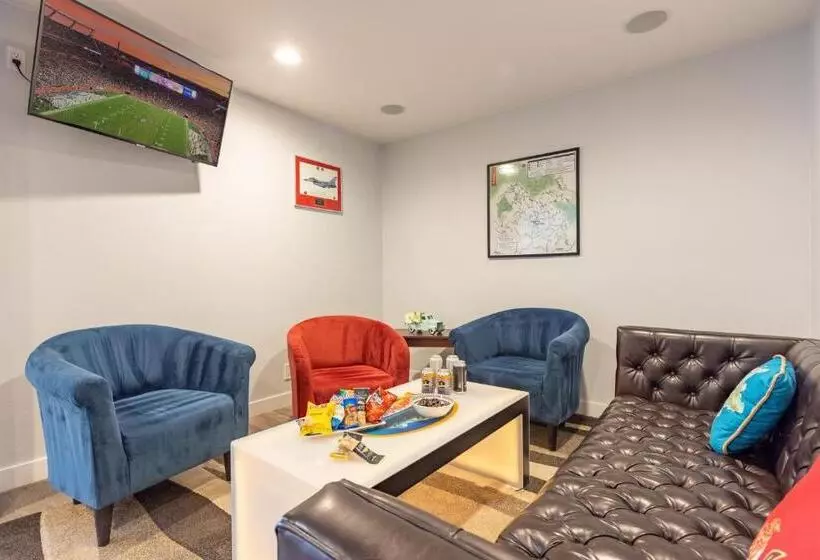 Отель Riverwalk Inn