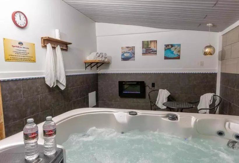 Отель Riverwalk Inn