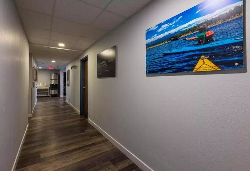 Отель Riverwalk Inn