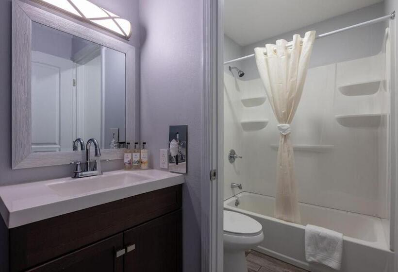 Отель Riverwalk Inn