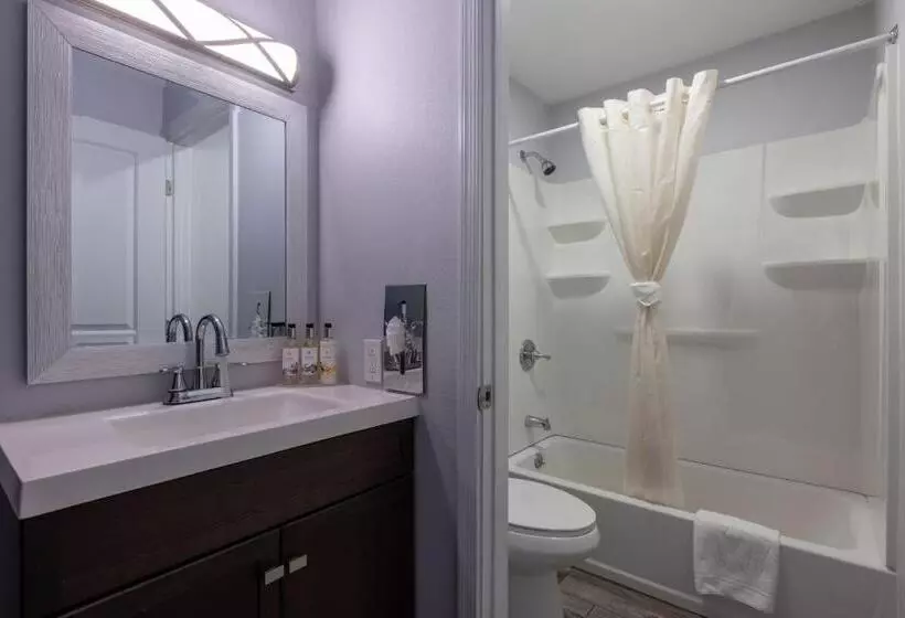 Отель Riverwalk Inn