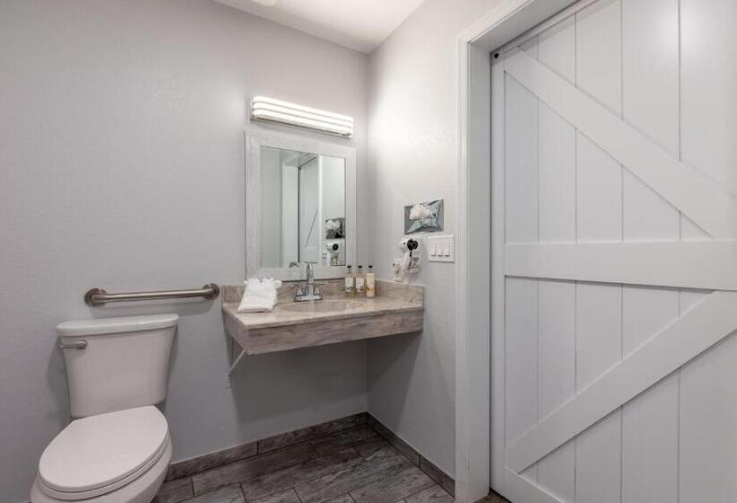 Отель Riverwalk Inn