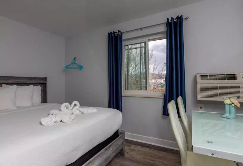 Отель Riverwalk Inn