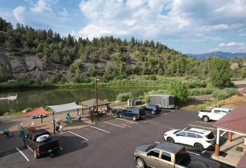 Отель Riverwalk Inn