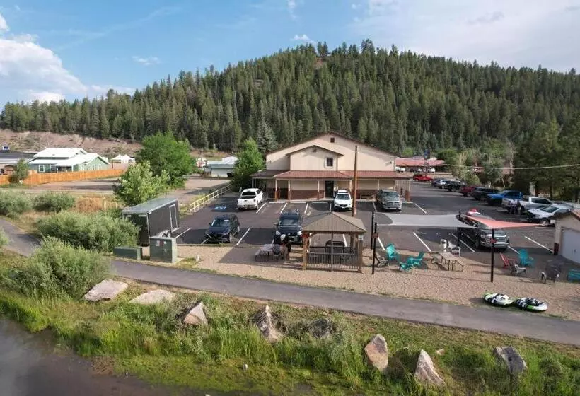 Отель Riverwalk Inn