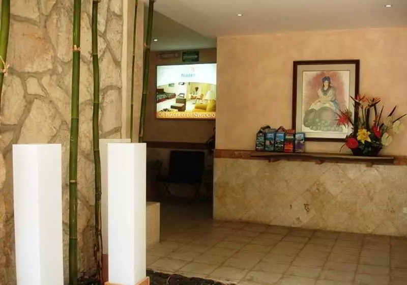 ホテル Y Suites Nader